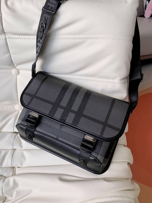 Burberry boutique best-selling men's bag, original quality, original top-grain N