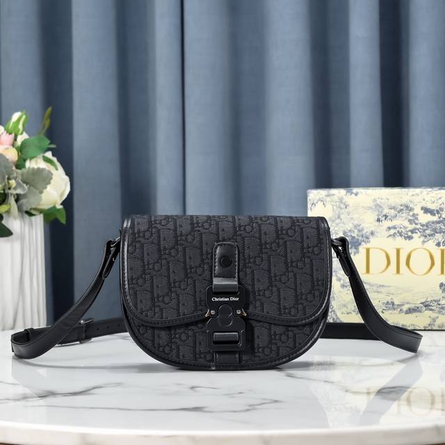 Comes with box. Authentic Dior unisex crossbody bag, top-quality original, facto