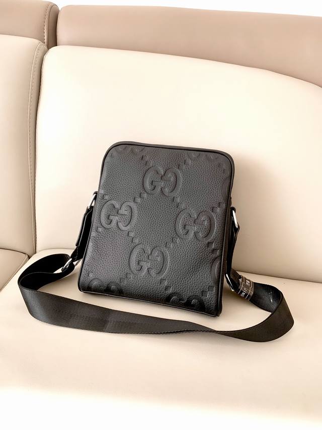 Gucci boutique new shoulder/crossbody bag, made of top-grain medium-grain pebble