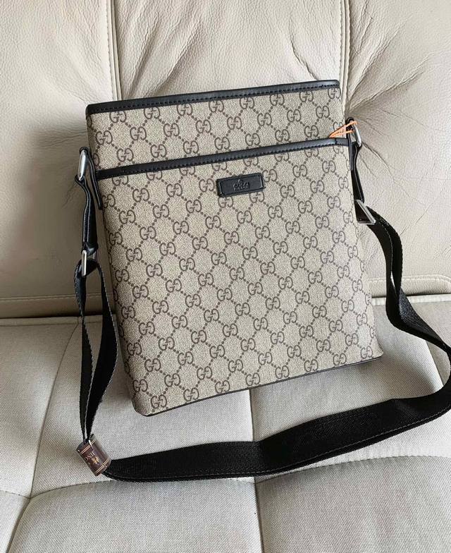 New Gucci men's premium briefcase/handbag/crossbody bag, a hot-selling item. Ple