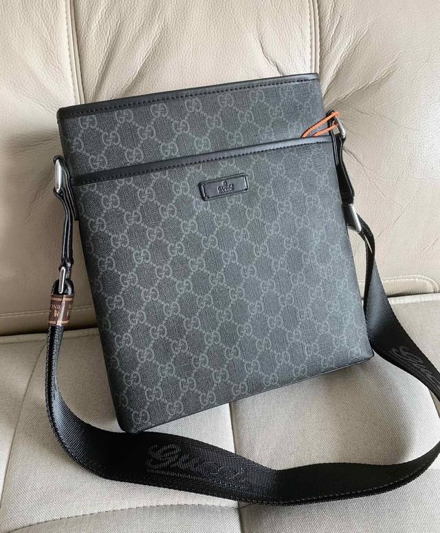 New Gucci men's premium briefcase/handbag/crossbody bag, a hot-selling item. Ple