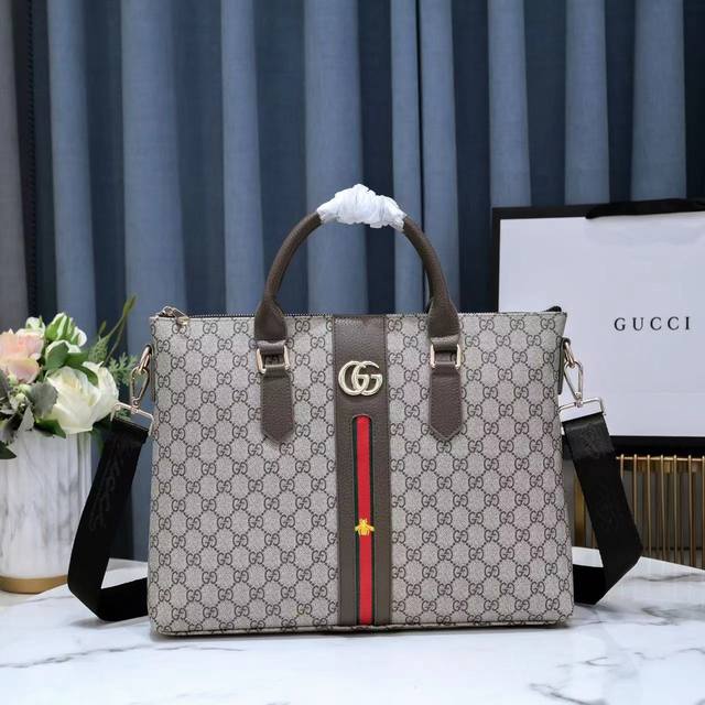 Exclusive original, latest style Gucci men's shoulder bag, traditional and uniqu