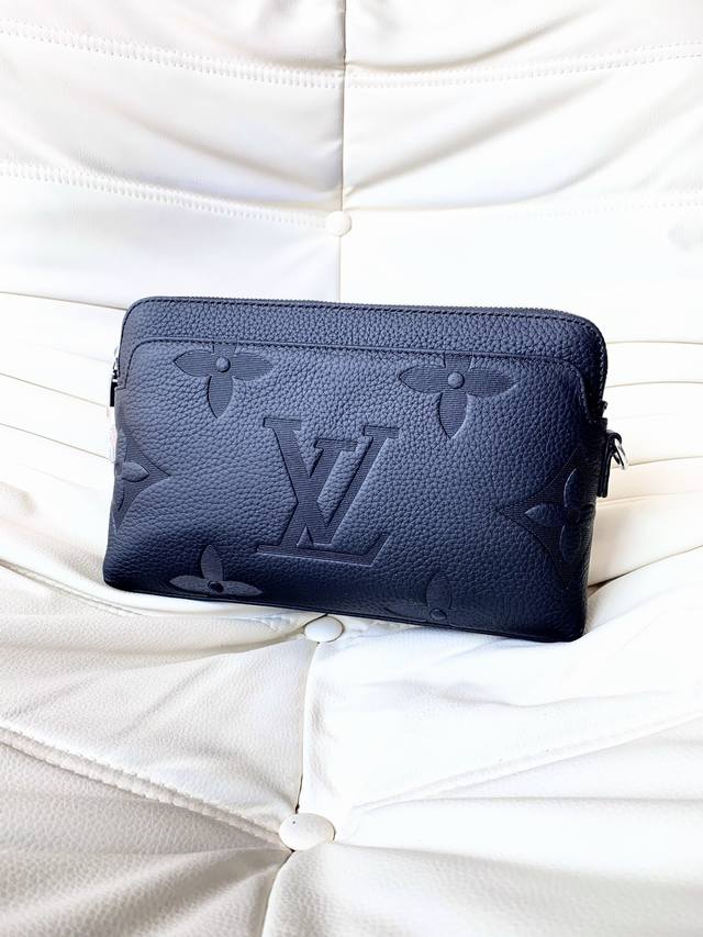 LV's latest luxury original combination lock men's clutch bag, made with premium