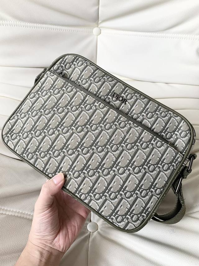 Authentic Dior men's crossbody bag, top-quality original, available in boutiques