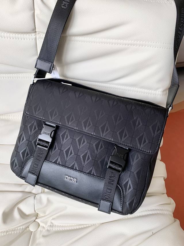 Original Nappa calfskin Dior bag, size: 31 x 21 x 8. This Dior Explorer handbag