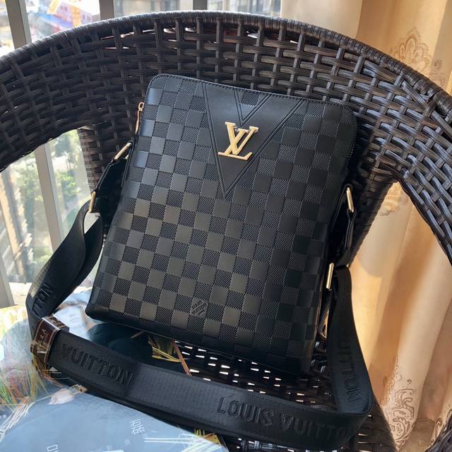 Louis Vuitton Overseas Traditional Unique Shoulder Bag, Original Purchase, Exqui