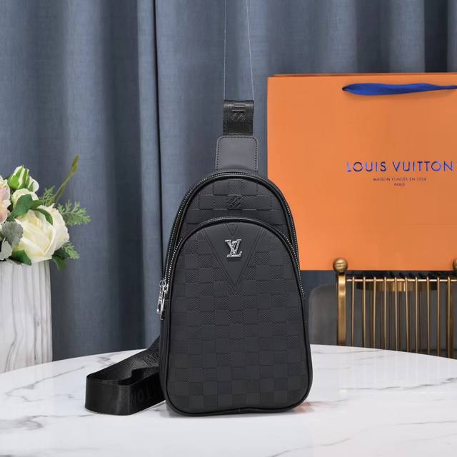 Original Louis Vuitton men's casual chest bag, best-selling style, same as in bo