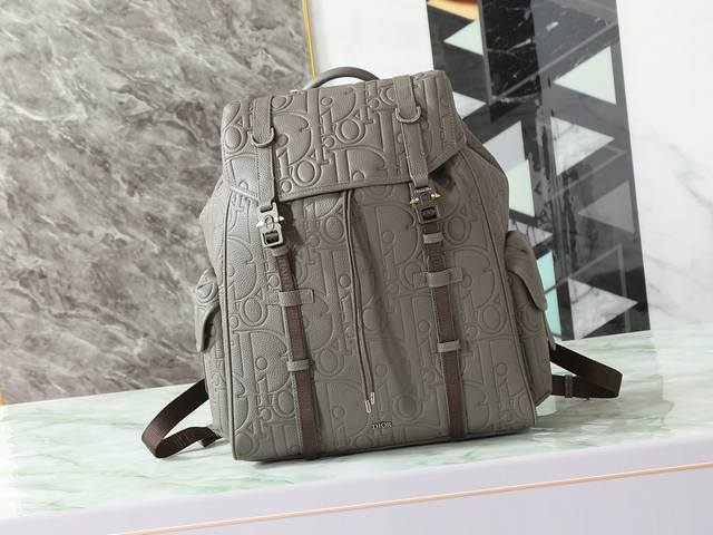 This Dior Hit The Road flap backpack seamlessly blends modern style with Dior's