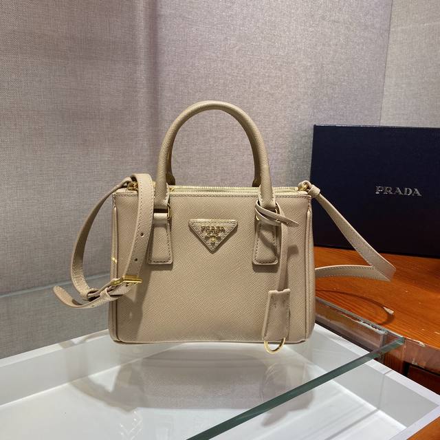 Mini Killer 1Ba906, this Galleria handbag is crafted from iconic Saffiano leathe