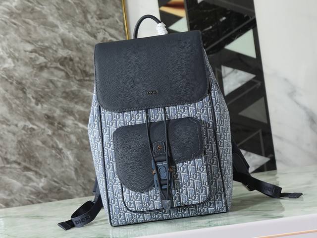 This saddle-style flap backpack features a stylish, original design that highlig