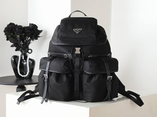 New cowhide leather patchwork backpack 2Vz117. This backpack blends sophisticati