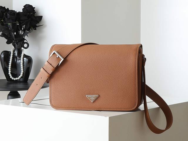 New Messenger Bag 2Vd074 Large Size This exquisite and multifunctional shoulder