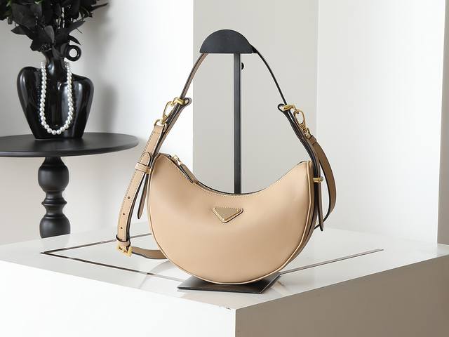 New Arrival: Hobo Leather Shoulder Bag! The Hobo shoulder bag has become a mains