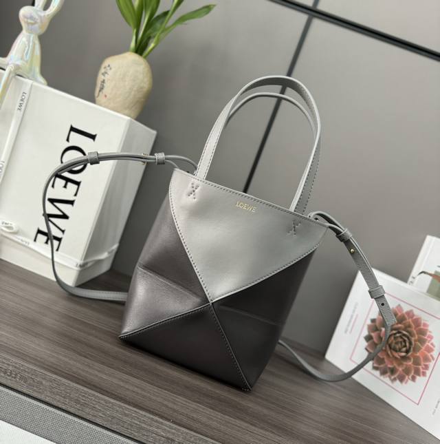 The new Loewe mini two-tone Puzzle Fold handbag in glossy calfskin leather draws