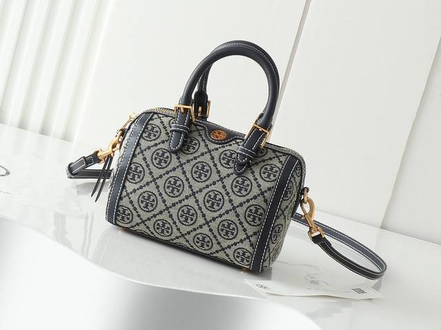 Small original quality new product, pay attention to details. Tory Burch T Monog