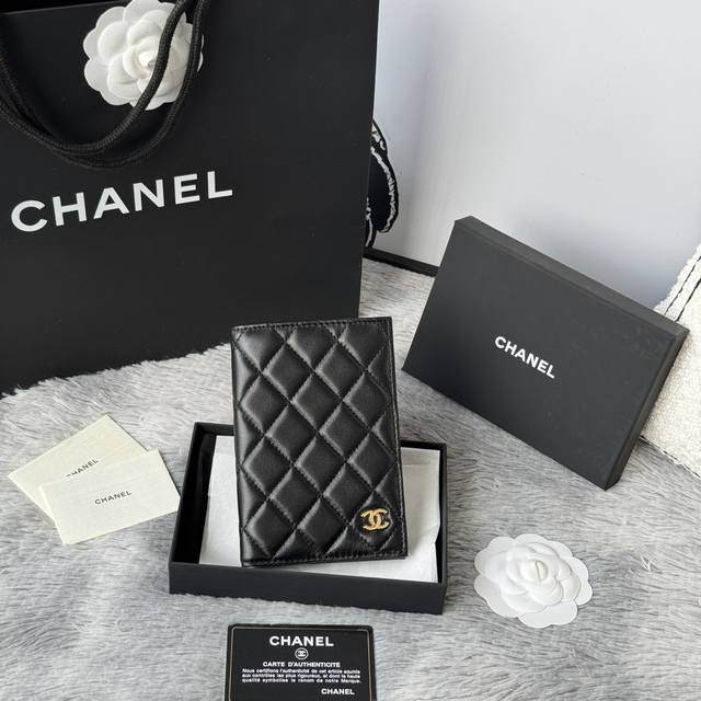 Top-quality replica Chanel classic passport holder. A must-have for travelers! T