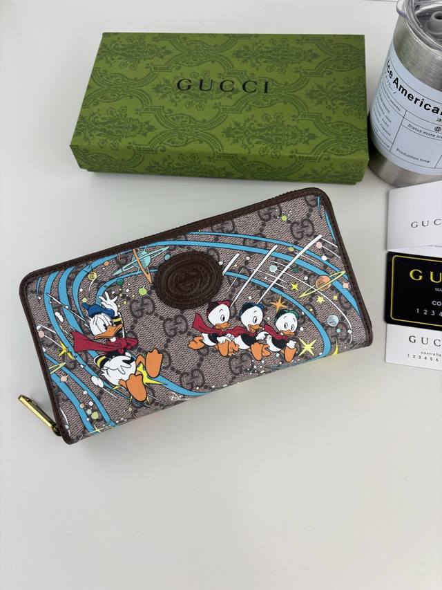 Guccl Supreme wallet continues to draw inspiration from legendary Disney charact