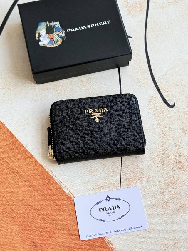 Prada's latest genuine leather cardholder, a popular style from the boutique, sy