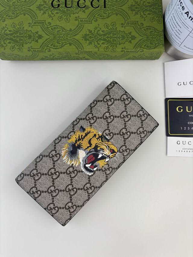 Guccl New Men's Suit Clip! Same as boutique style, black leather with PVC fabric