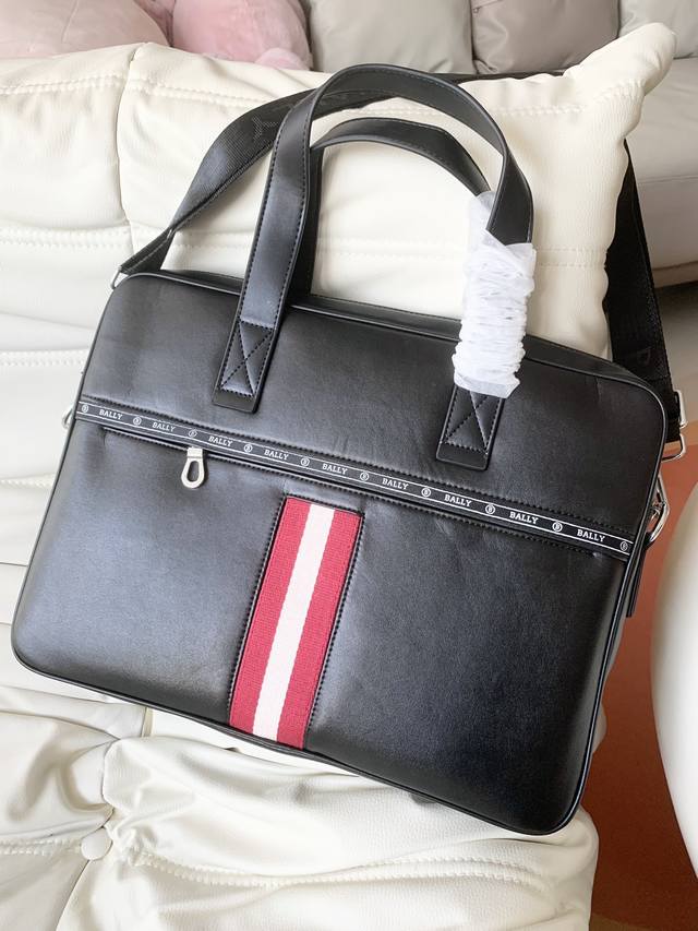 This Bally boutique popular style is elegant and fashionable, featuring full bou
