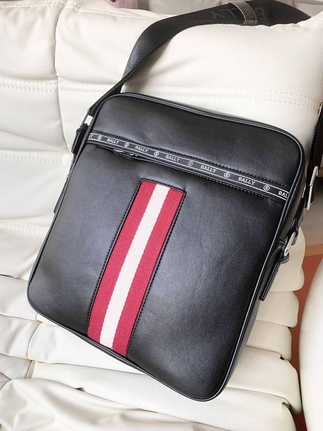 Original Bally crossbody/shoulder bag, size: 28-24-7. New boutique style, meticu