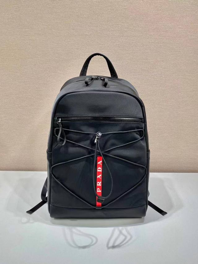 New Backpack, the latest 2Vz085 backpack, made of imported Saffiano leather and