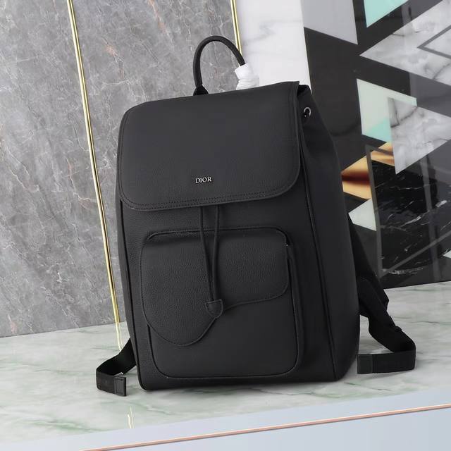 Top-tier replica. This saddle-style backpack features a stylish original design