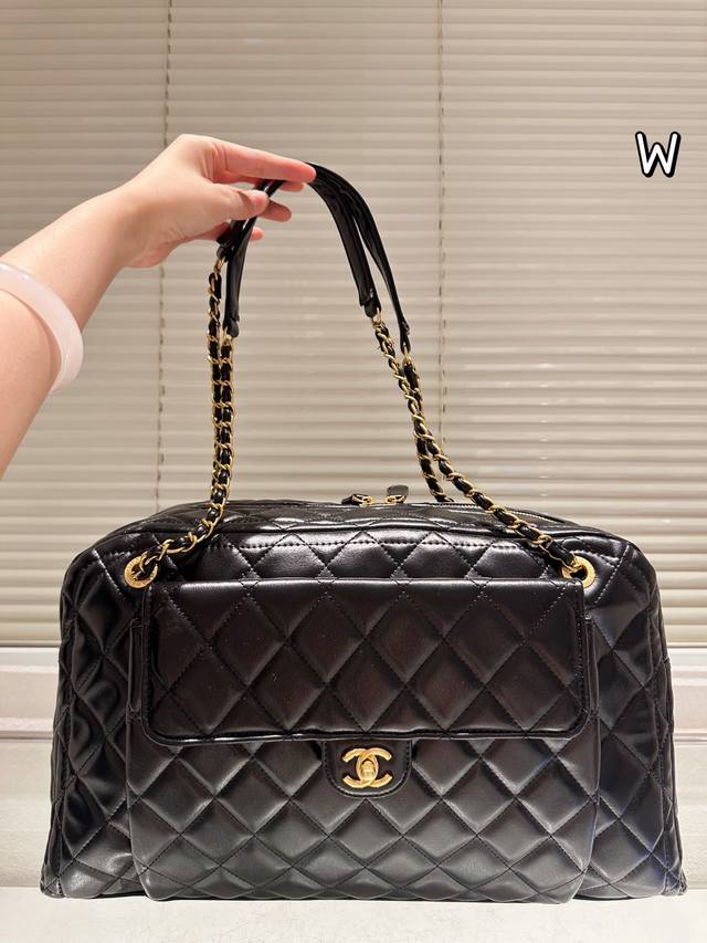 Chanel Black and Gold Quilted Travel Bag (Ddd) This Chanel black and gold quilte