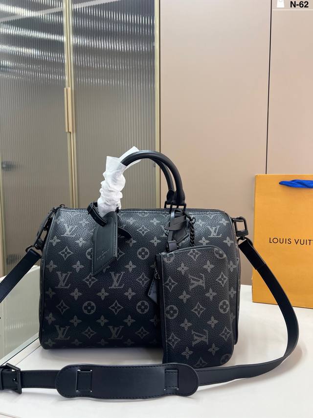 Chip version Louis Vuitton pillow bag Classic series, fashionable and versatile,