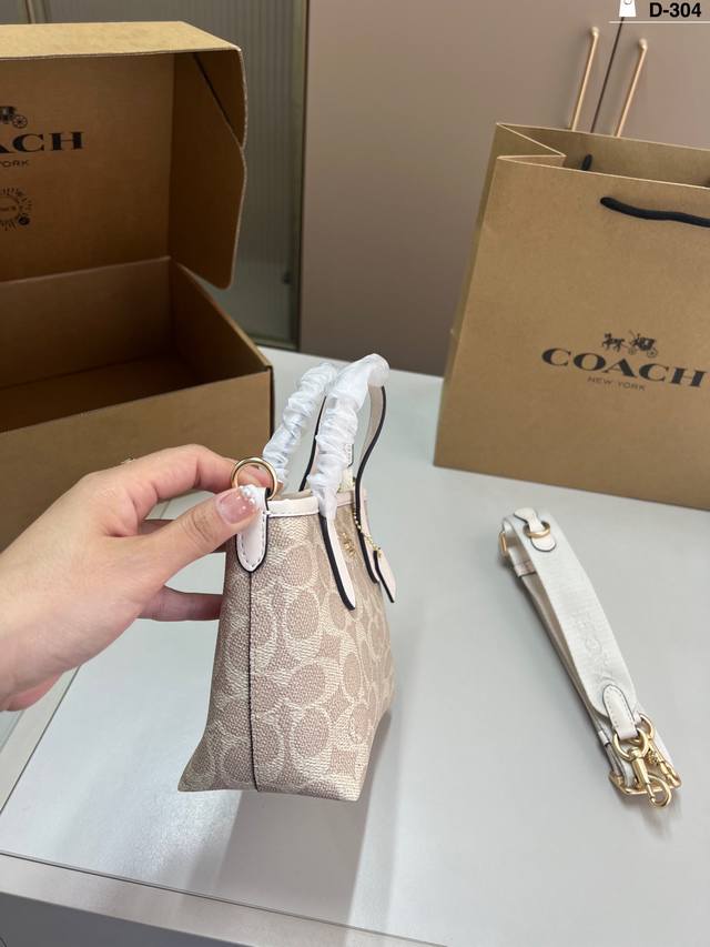 Coach Mollie Tote bag, a popular style this year, features a classic Coach desig