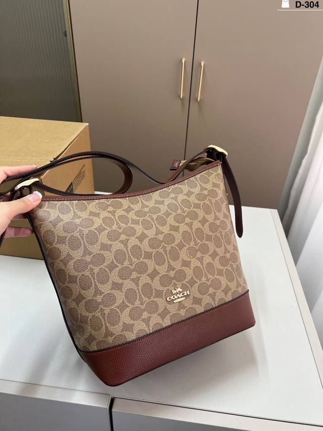 Coach September new bucket bag. The shoulder strap features an adjustable buckle