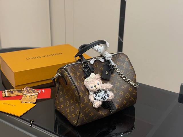 Comes with a folding box/airplane box. Size: 30cm. New LV Keepall pillow bag. Or