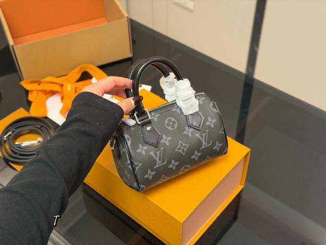 New model with folding case/airplane case. Size: 16*12cm. Available through a pr