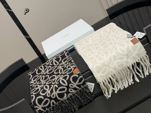 Box included. Size: 45*190cm. It's getting colder! A scarf is really needed at n