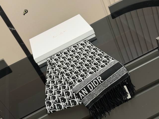 Box included. Size: 45*190cm. It's getting colder! A scarf is really needed at n