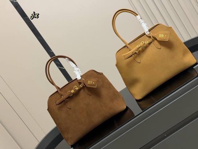 Comes with box. Size: 41.31cm. This is a vintage Miumiu tote bag. I especially l