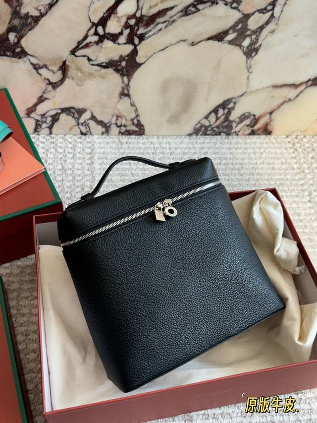 Full set packaging includes a logo sandalwood pendant. Loro Piana Extra Pocket b