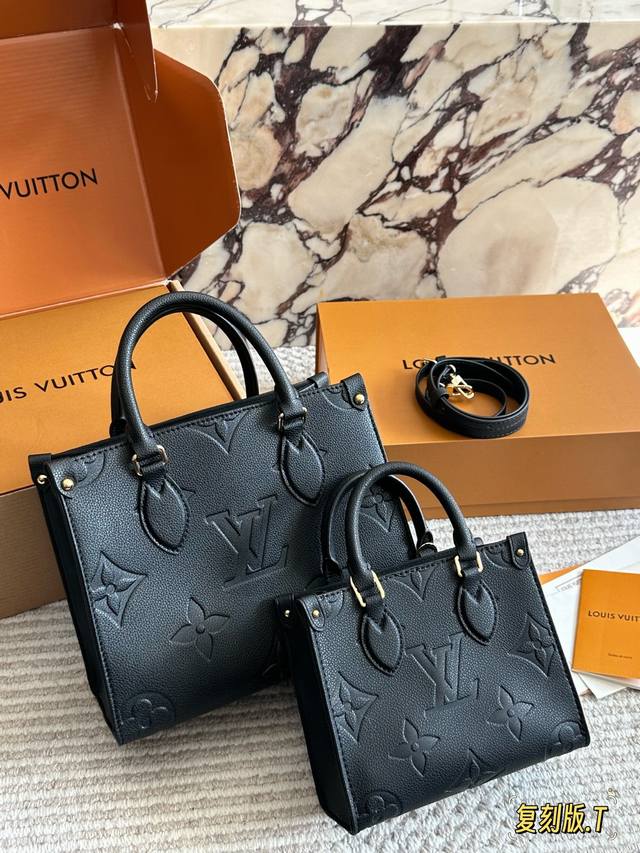 Box included. Spring/Summer limited edition. Size: 18*15cm (Mini). Size: 25*19cm