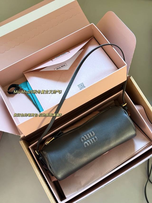 Full packaging Size: 23*19Cm Miumiu pen holder bag, distressed style! The price-