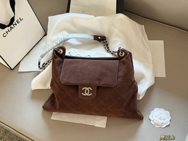 Box included. Size: 27*25cm. I finally got my hands on the Chanel vintage hobo b