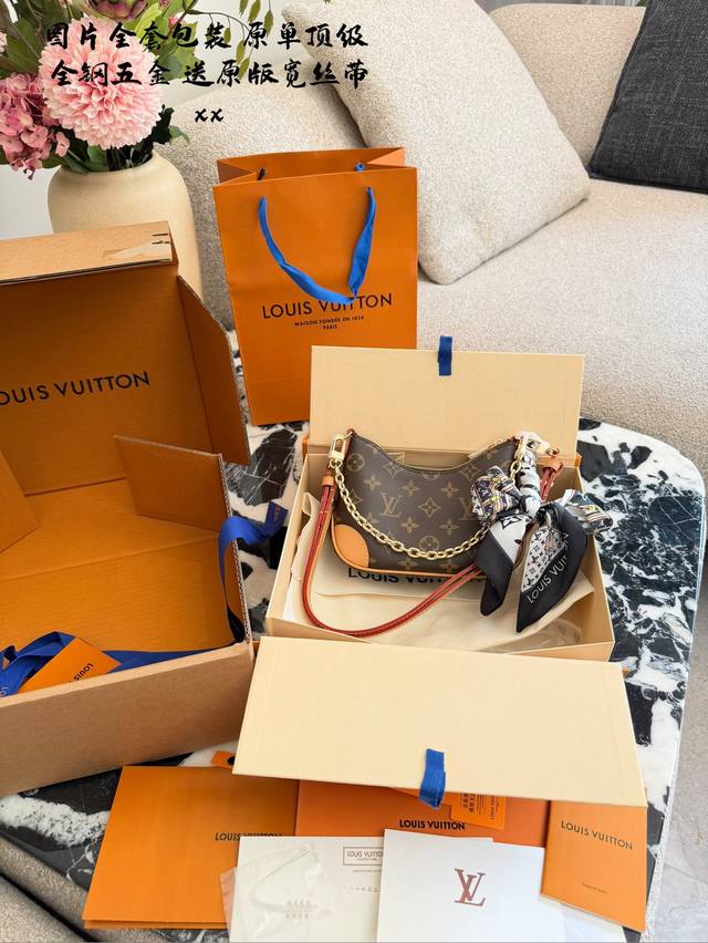 LV Boulogne Nano Croissant Bag The LV Boulogne Nano croissant bag features class