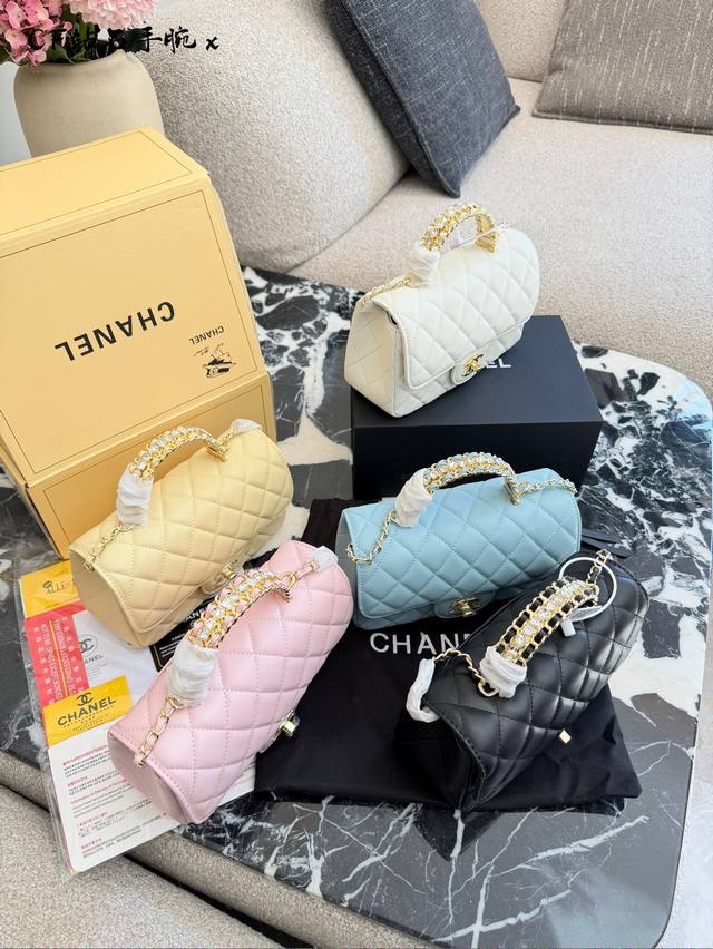 This Chanel bag covered in rhinestones is absolutely gorgeous! Chanel, you're am