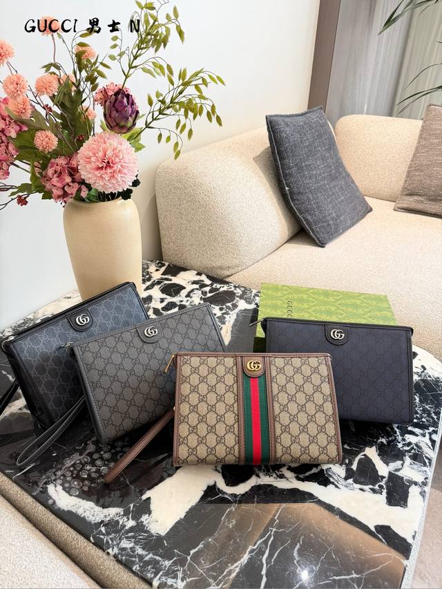 Gucci Ophidia Clutch Bag (model 598234) This Gucci Ophidia clutch bag is made of