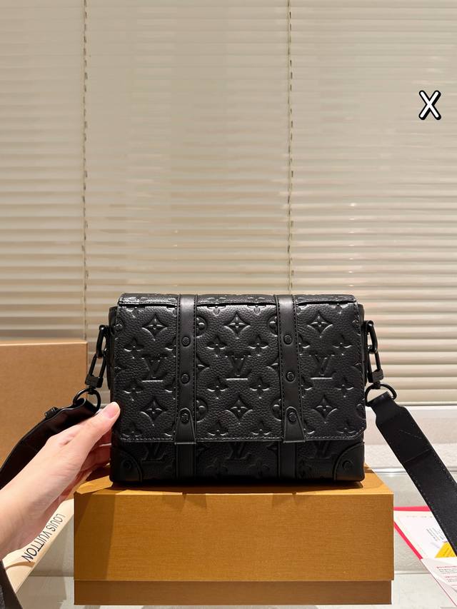 Gift Box Men's Bag Sharing Lv Shoulder Bag Compared to the very popular Louis Vu