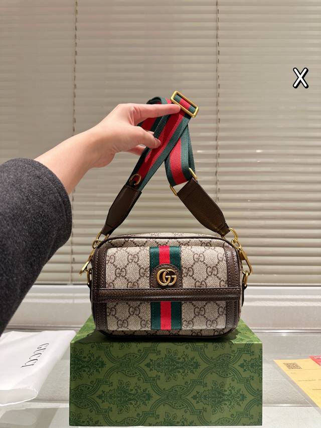 Gucci crossbody camera bag (with box) - This new Gg Ophidia series bag is classi