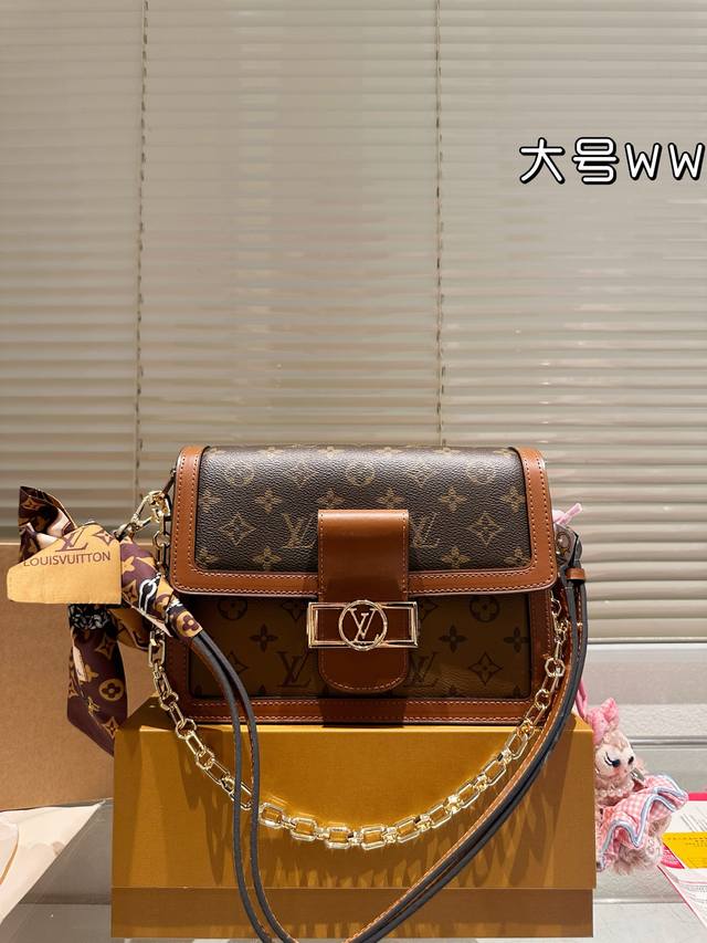 Comes with pendant Folding gift box airplane box LV Daphne has undergone a huge