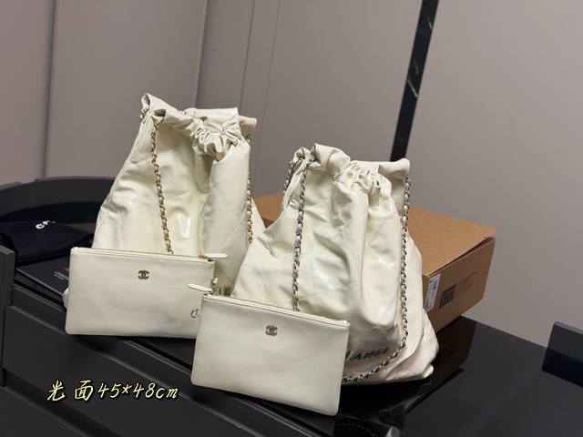 Upgraded box version Size: 45.48Cm So easy to match, waaaaah The Chanel 22 Bag i