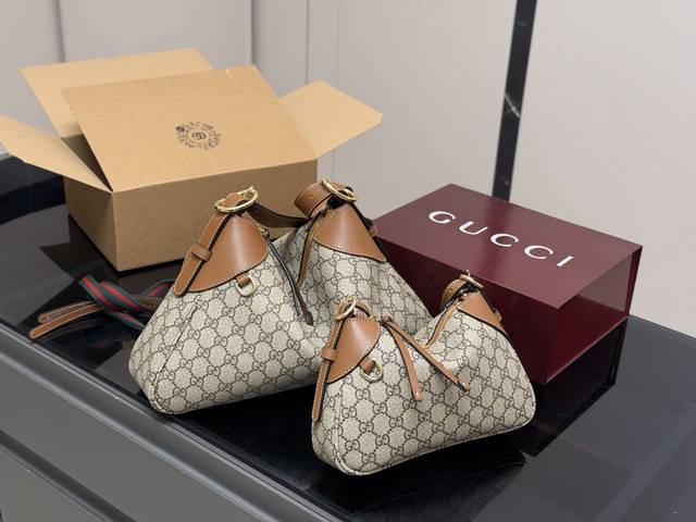Gucci's Ophidia monogram shoulder bag is definitely a must-buy, and it's also a