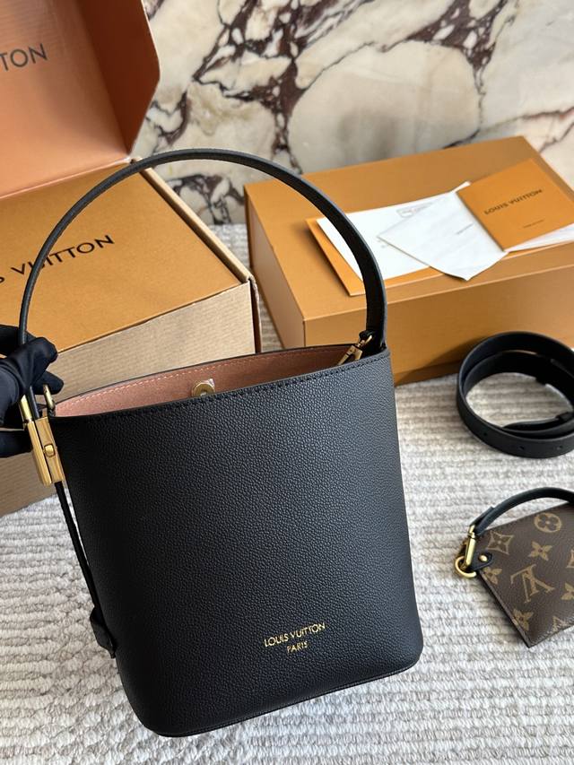 Replica Allinbb truly combines good looks and sophistication, creating stunning