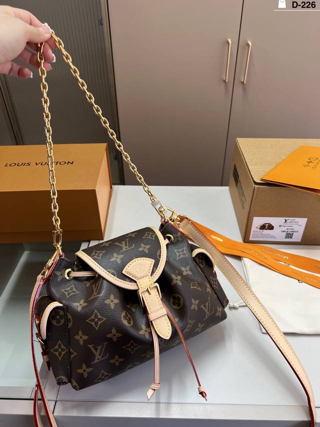 Louis Vuitton New Odyssee Chain Shoulder Bag Features a hidden clasp and adjusta